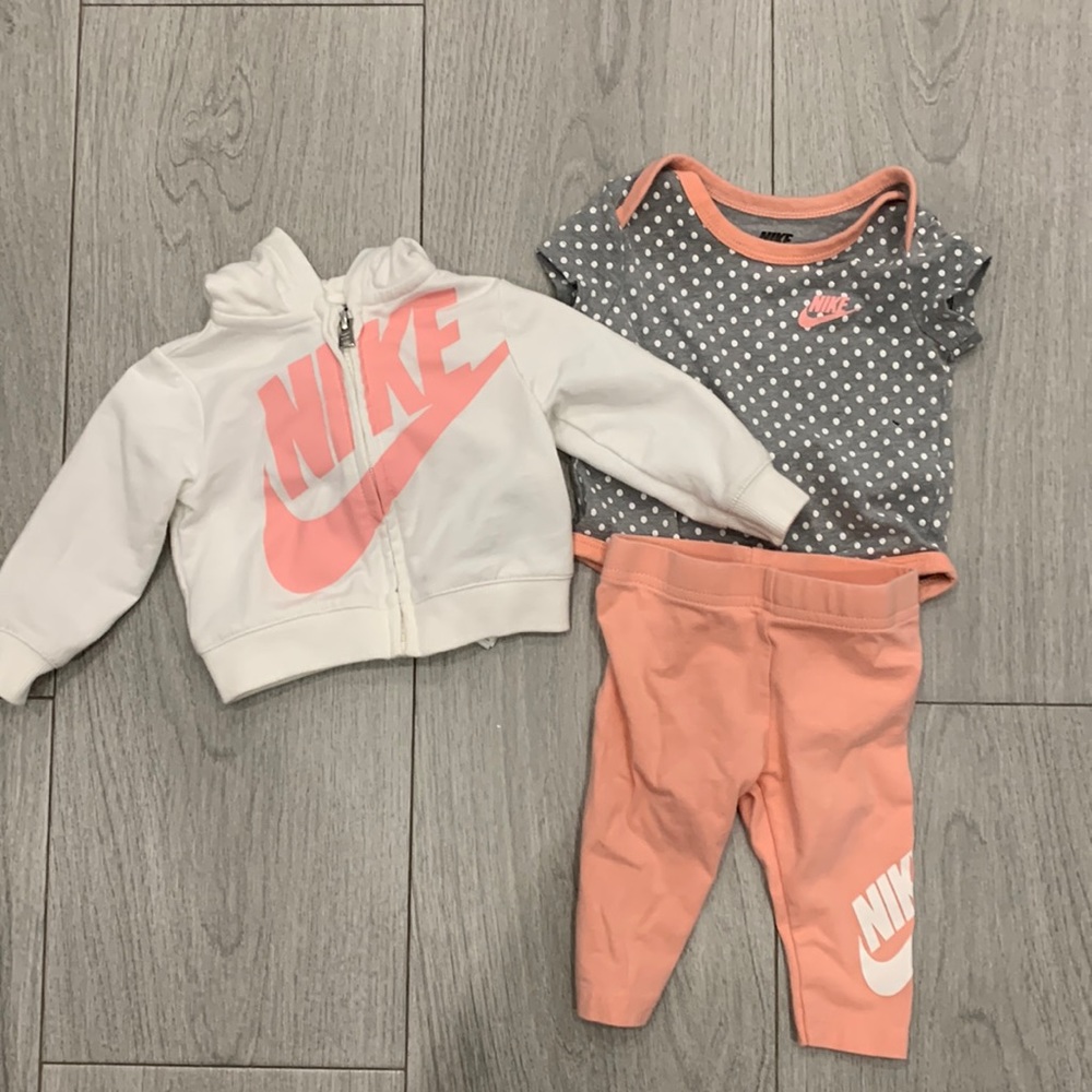 Nike 3 piece set size 0-3months, excellent condition